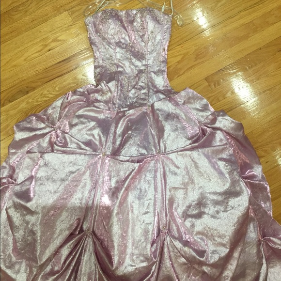 Gown - Picture 3 of 8